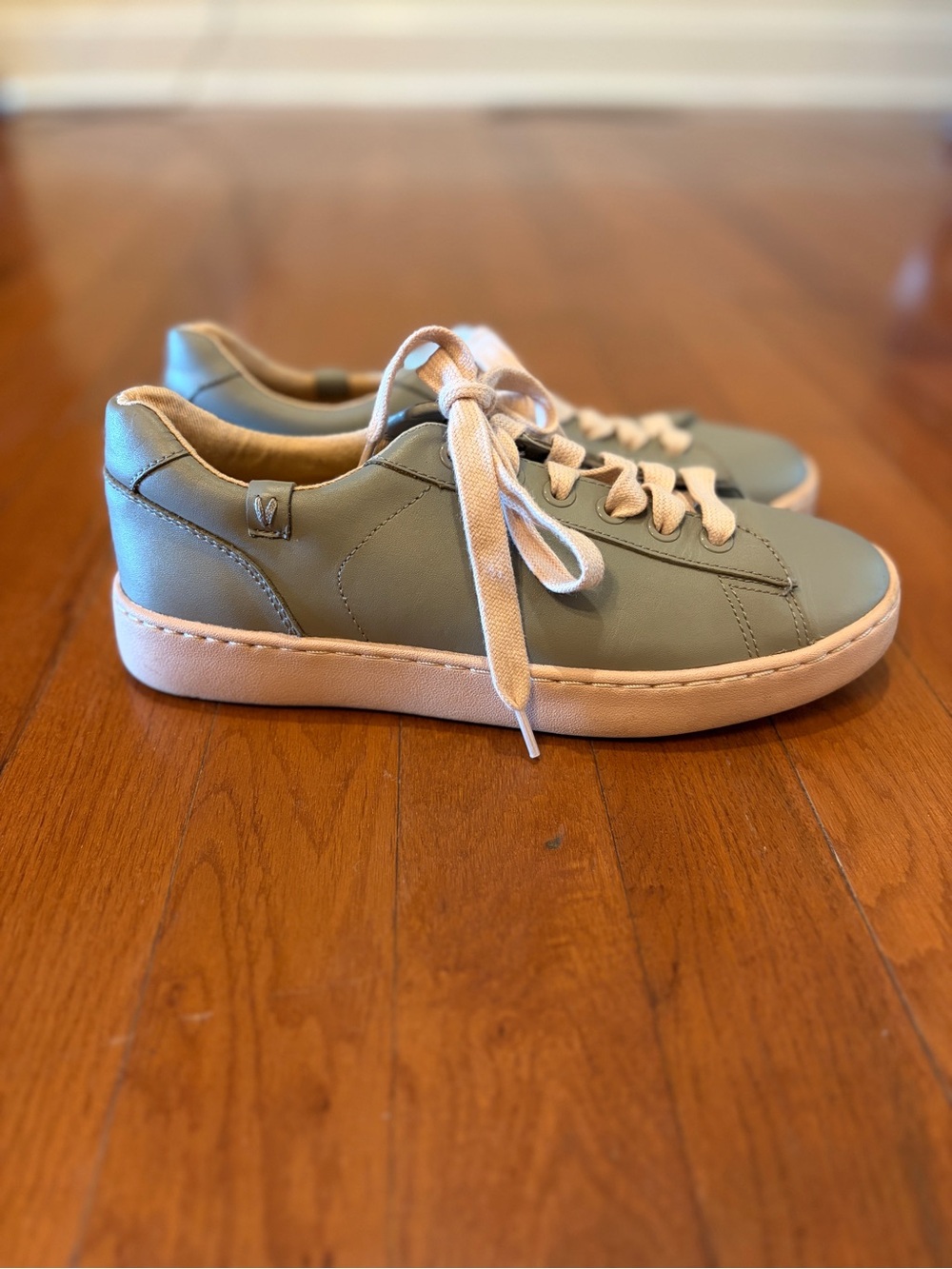 Vionic | Grey and Pink Leather Mable Sneakers